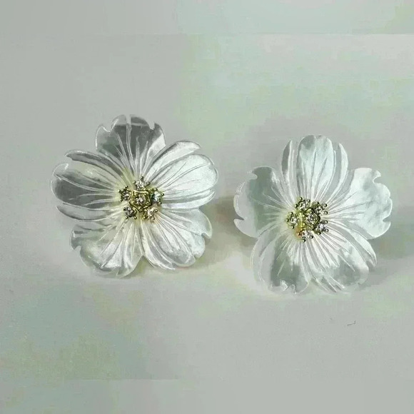 Hawaii Flower and 18K Gold Earrings - Picture 1 of 8